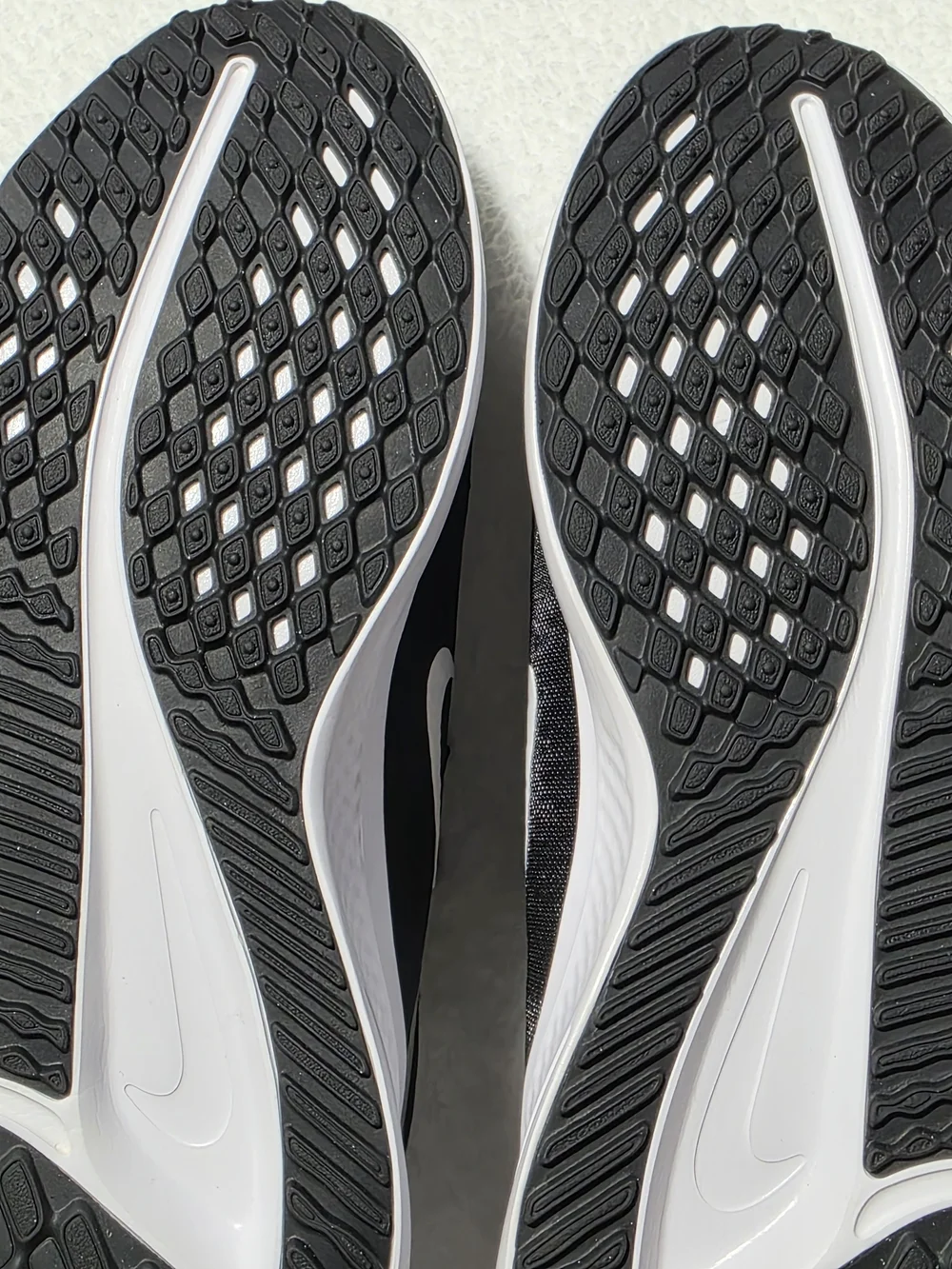 Nike Quest 5 Men’s Black and White Athletic Running Shoes